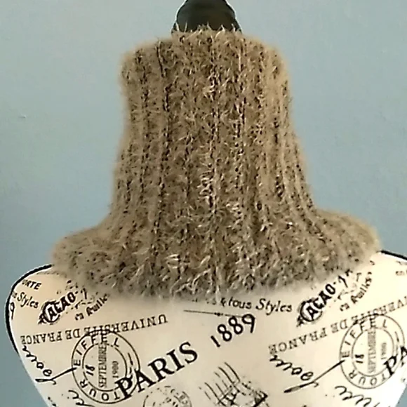 NWOT Bearpaw 2 in 1 Knit Scarf Hat with Pompom - Picture 2 of 8